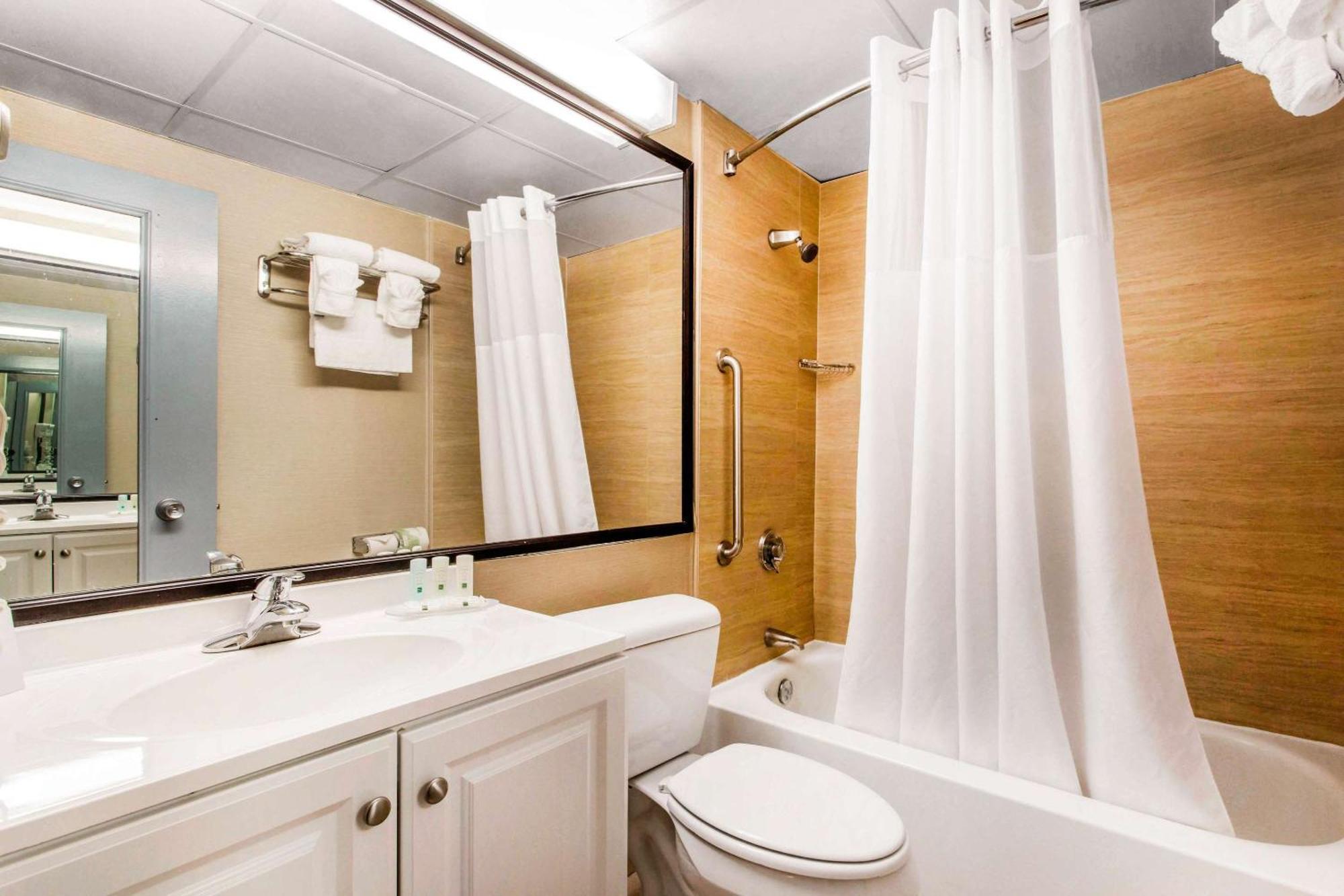 Quality Inn Вэст спрингфильд Экстерьер фото